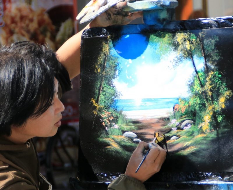 <small>Live Paint</small>