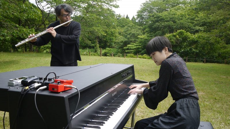 <small>即興音楽/身体表現/ピアノ/フルート『描く行為の記述・生体投影』</small>