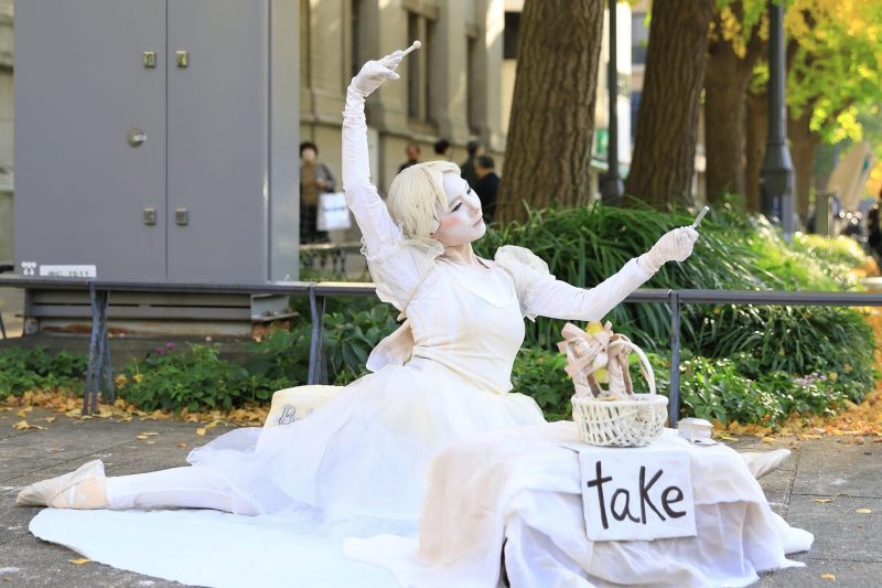 <small>スタチュー</small>