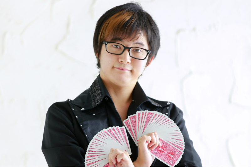 <small>マジック</small>