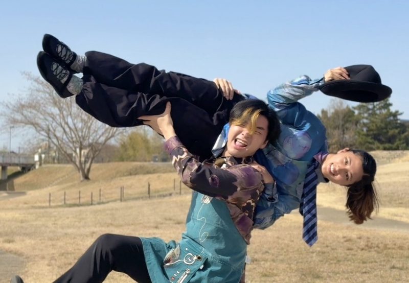 <small>『ジャグリング／ダンス』</small>